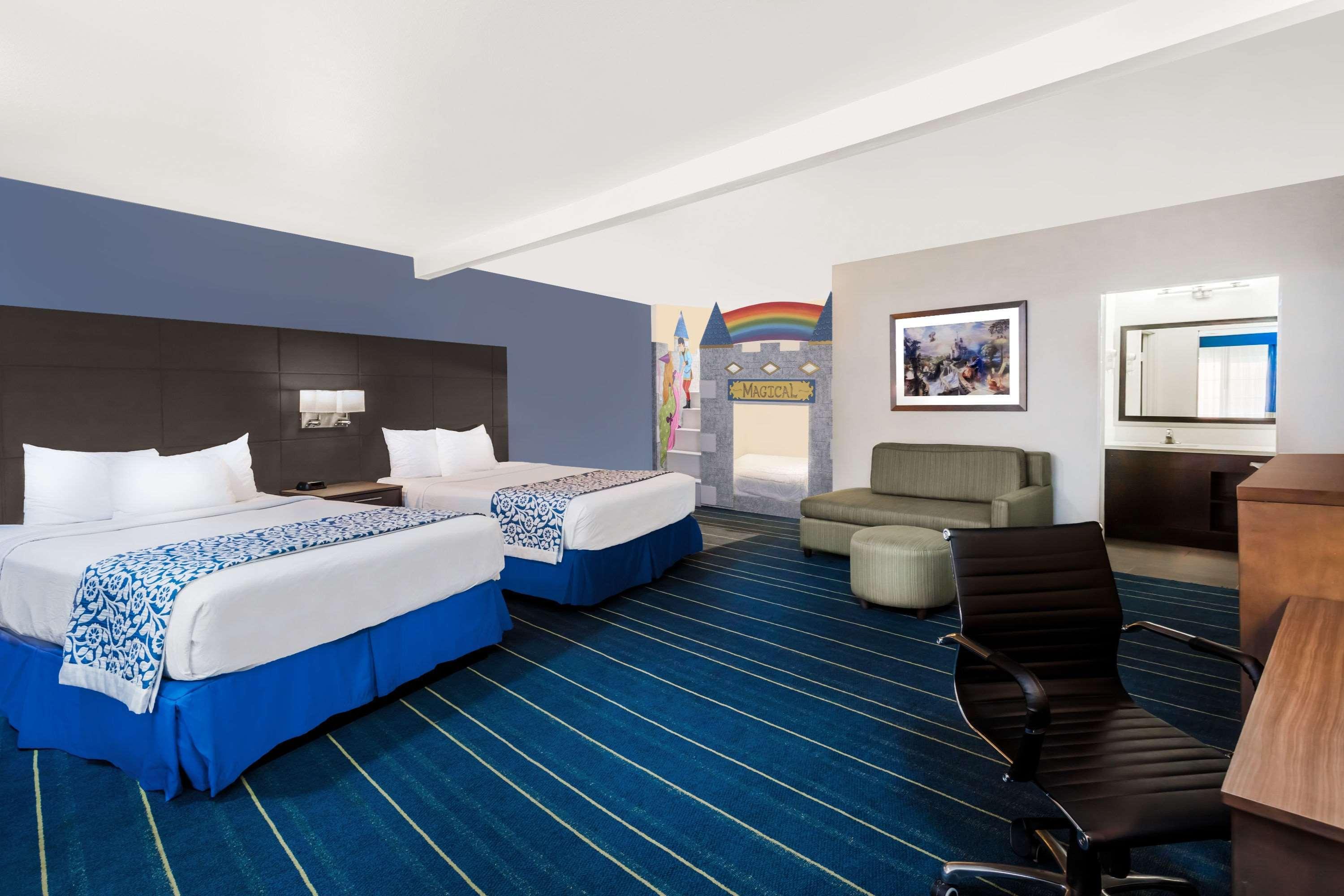 Days Inn&Suites by Wyndham Anaheim At Disneyland Park Exterior foto