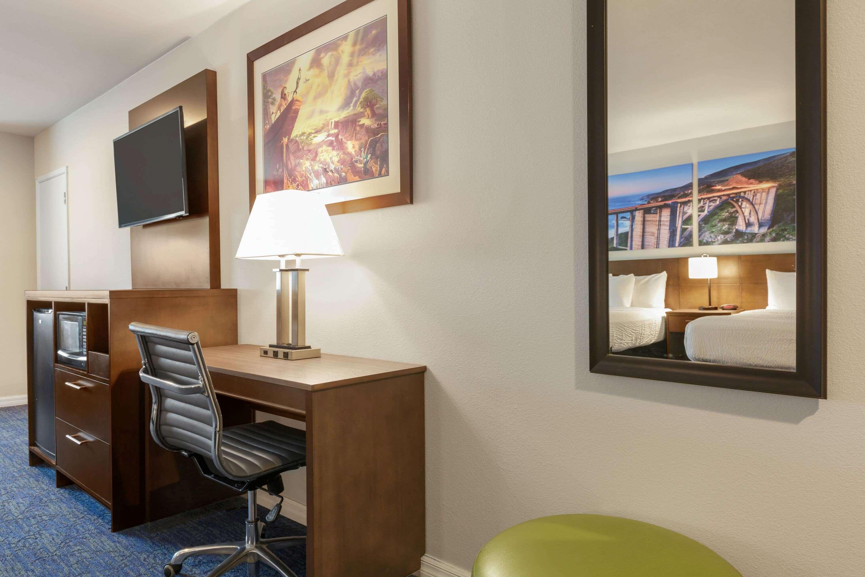 Days Inn&Suites by Wyndham Anaheim At Disneyland Park Exterior foto