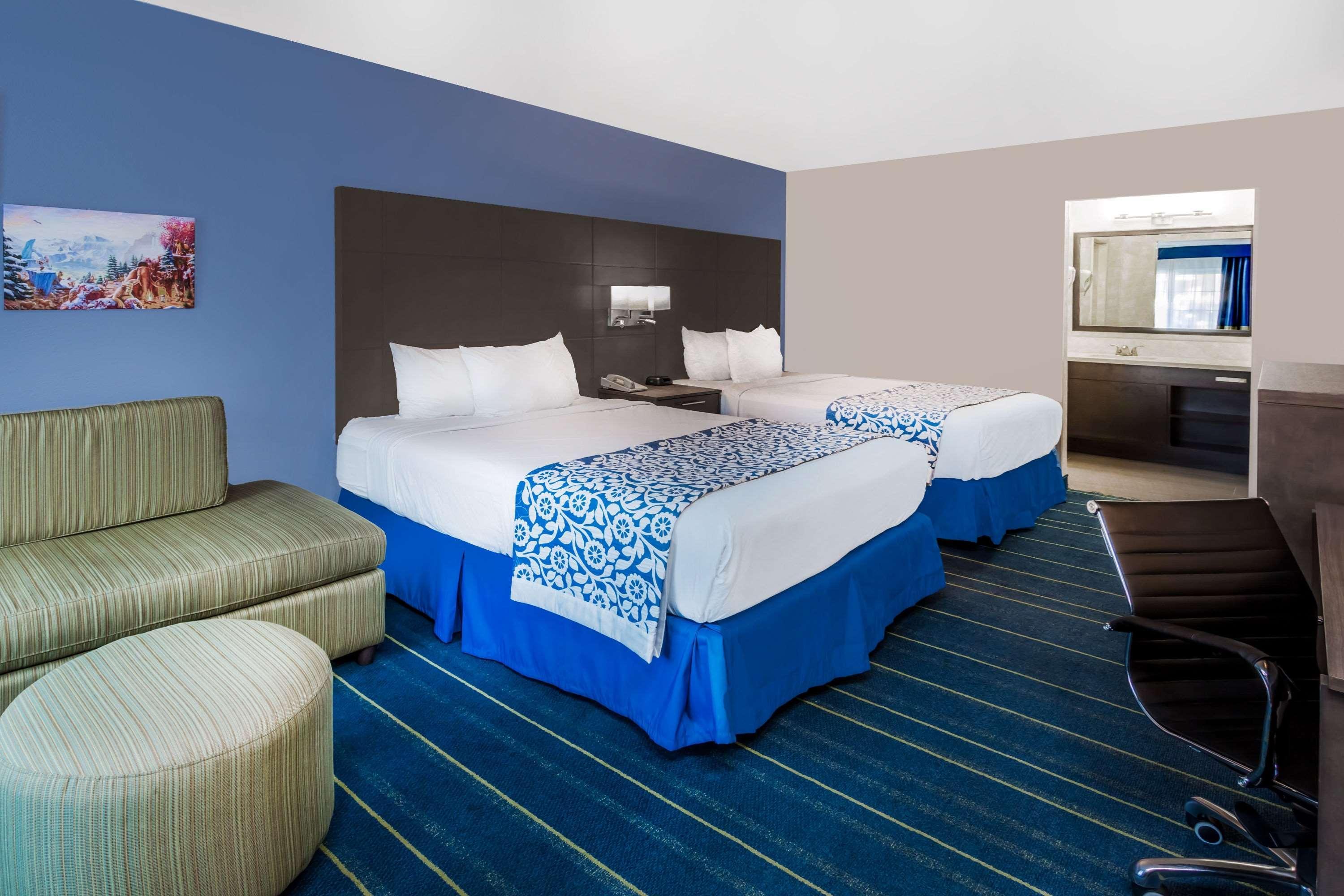 Days Inn&Suites by Wyndham Anaheim At Disneyland Park Exterior foto